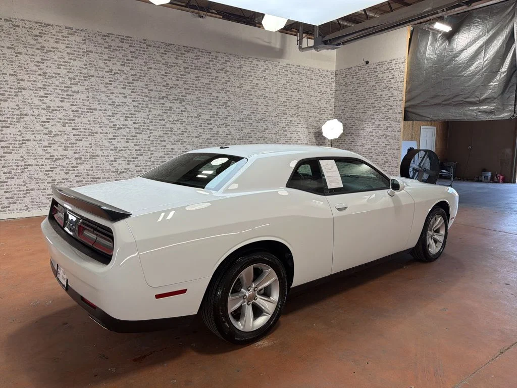 Used 2023 White Dodge SXT image 7