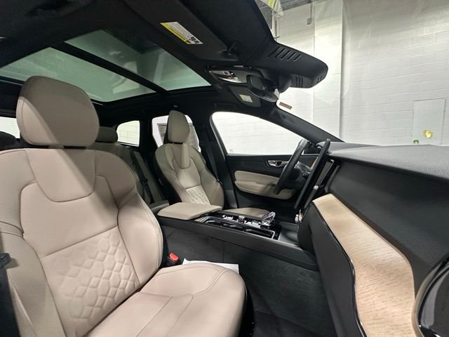 New 2026 Crystal White Volvo B5 Plus image 16