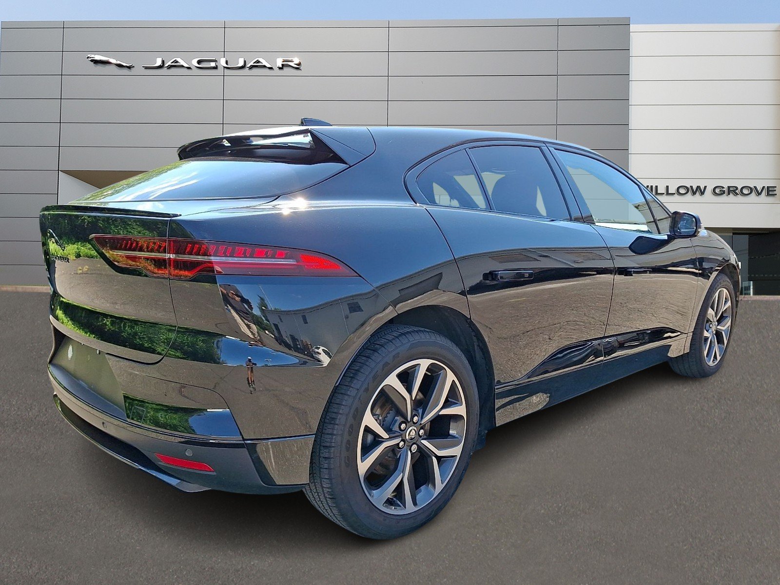 Certified 2024 Jaguar I-PACE R-Dynamic HSE with VIN SADHM2S14R1631760 for sale in Willow Grove, PA