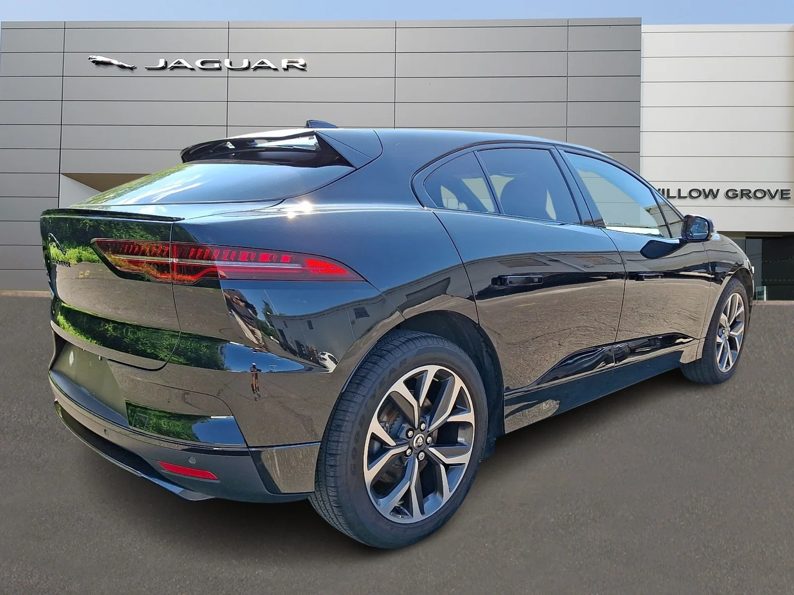 Certified 2024 Jaguar I-PACE R-Dynamic HSE with VIN SADHM2S14R1631760 for sale in Willow Grove, PA