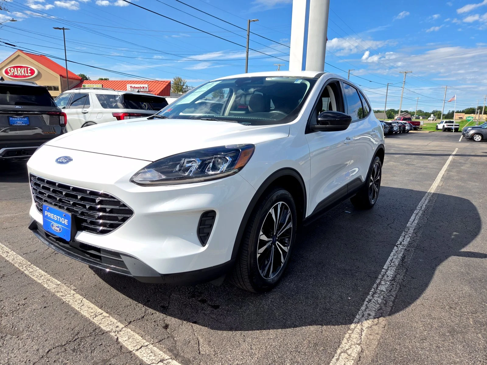 Used 2022 Oxford White Ford SE image 8
