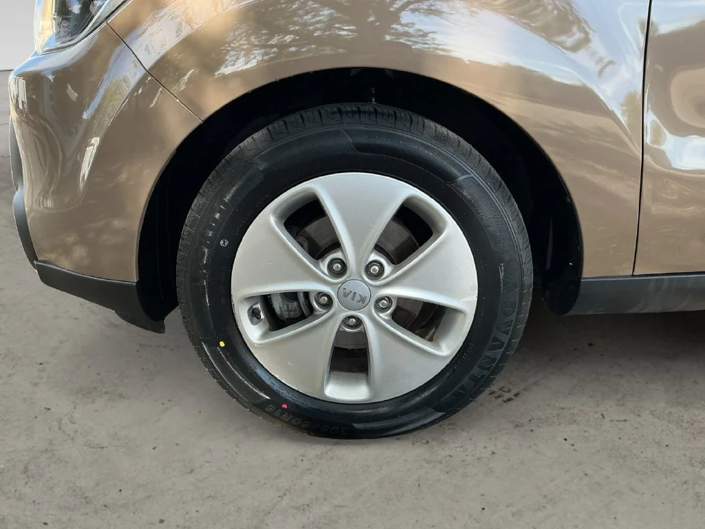 Used 2015 Brown Kia Base image 13