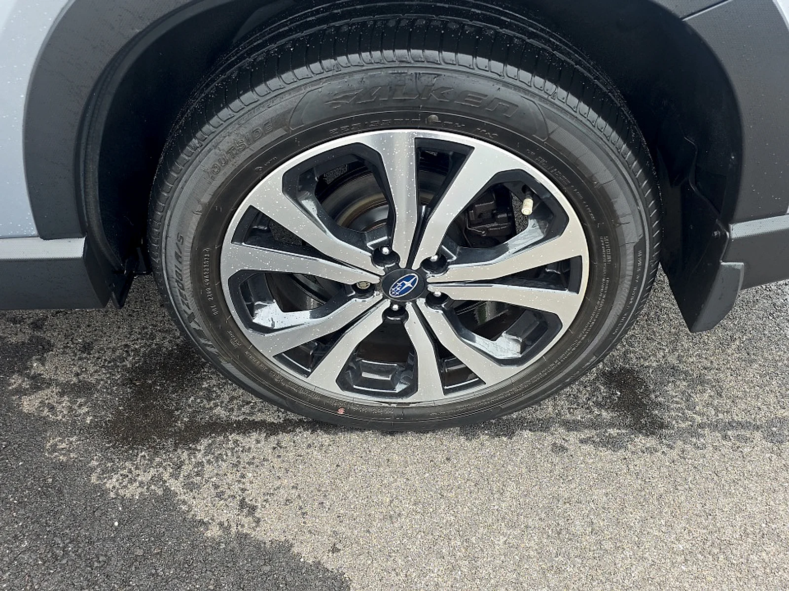 Used 2024 Ice Silver Metallic Subaru Limited image 7