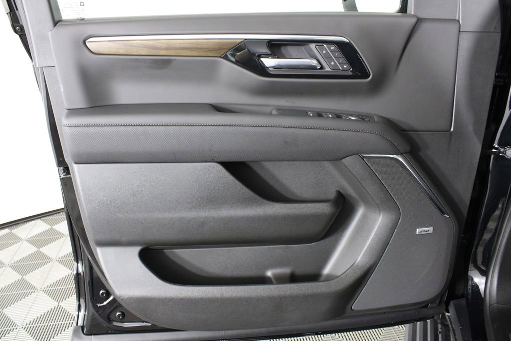 2026 Chevrolet Suburban High Country - Photo 13