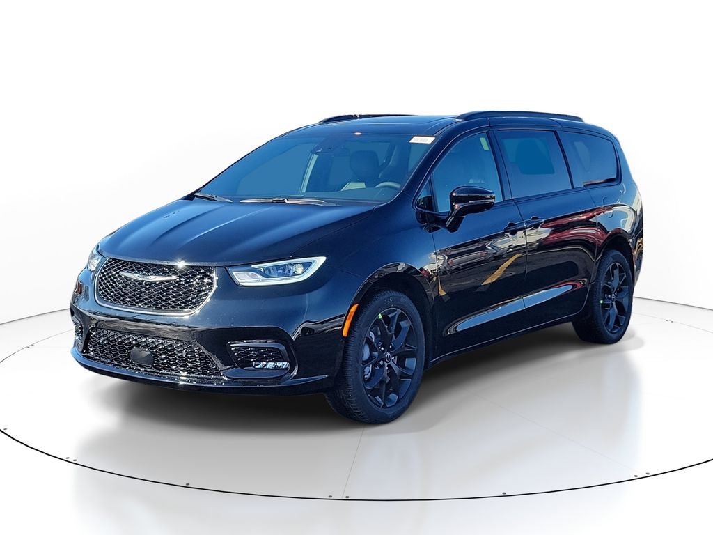 New 2026 Diamond Black Crystal Pearl-Coat Exterior Paint Chrysler Limited image 2