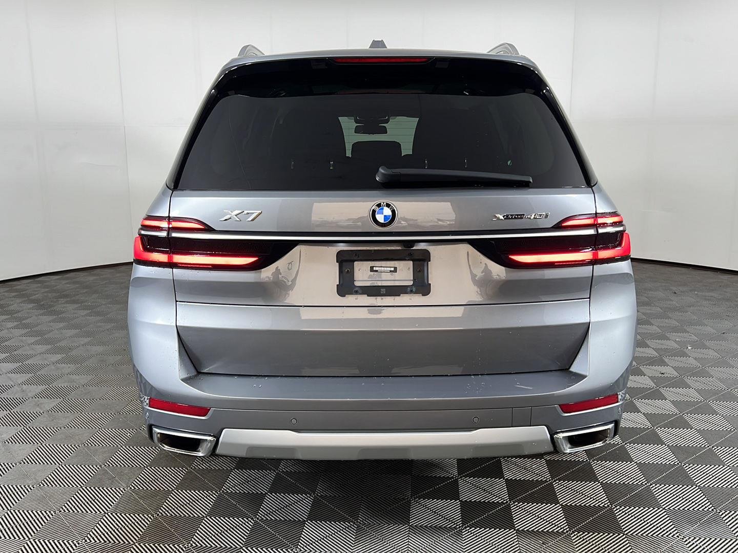 Used 2024 Skyscraper Grey Metallic BMW xDrive40i image 21