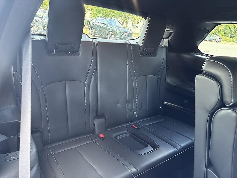 Used 2025 Majestic White INFINITI LUXE image 23
