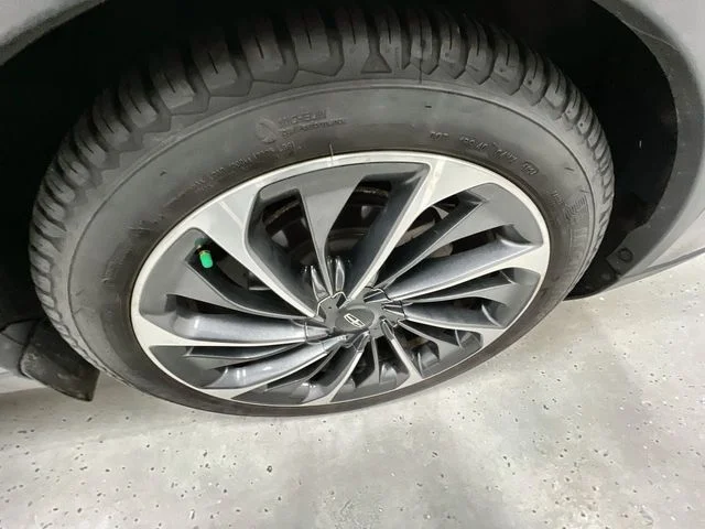 Used 2020 Red Lincoln Reserve image 33