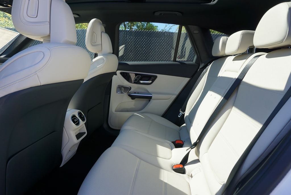 Used 2026 Polar White Mercedes-Benz GLC 300 image 43