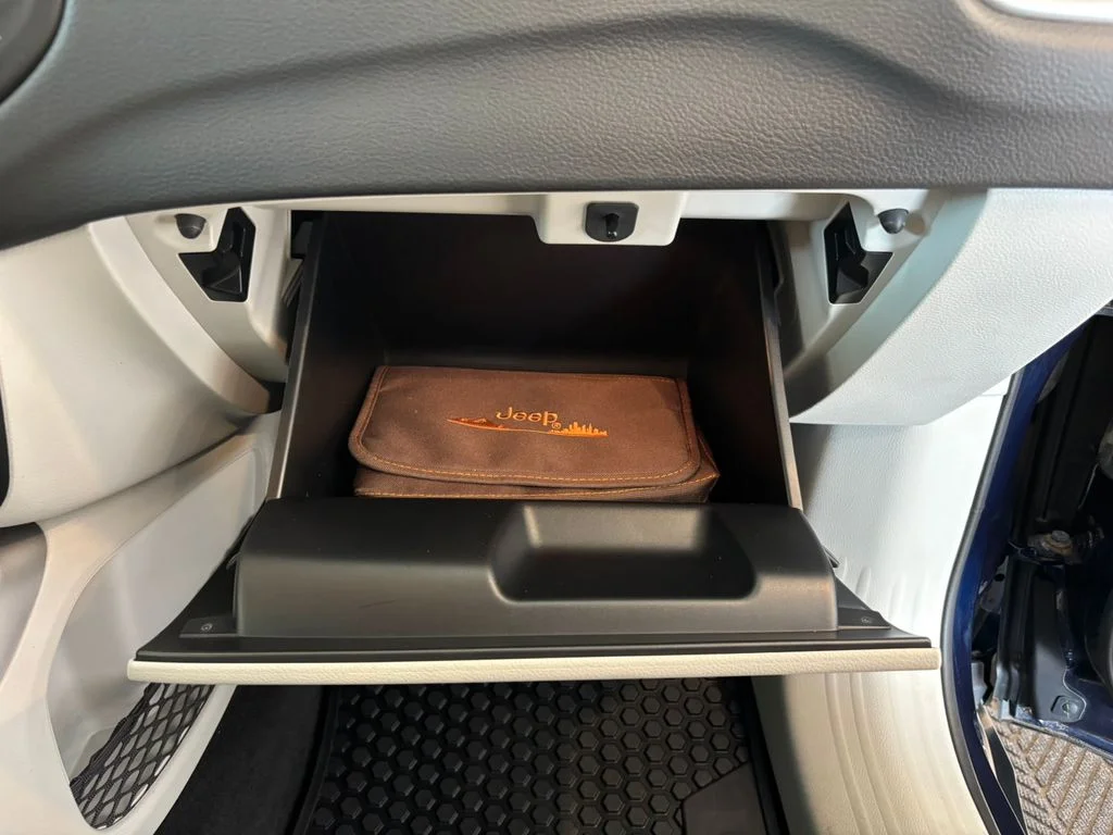 Used 2018 Blue Jeep Latitude image 31