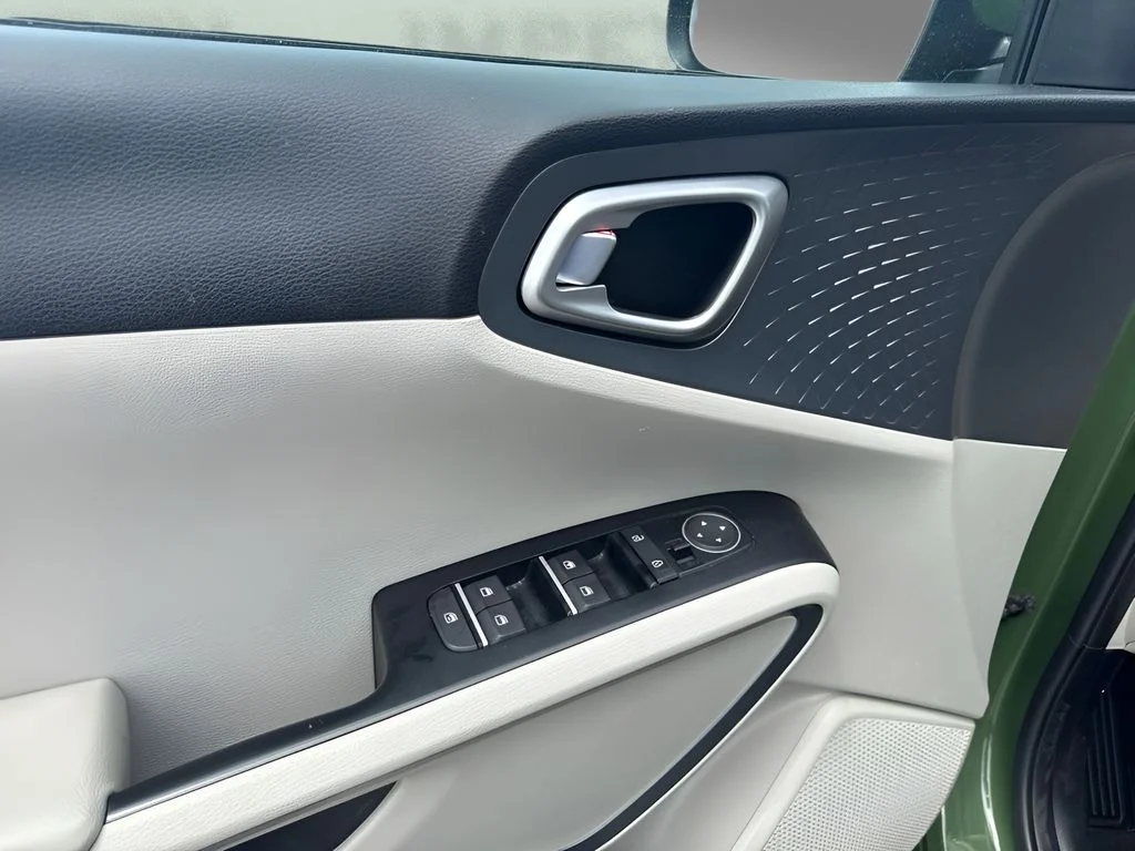 Used 2020 Green Kia EX image 26