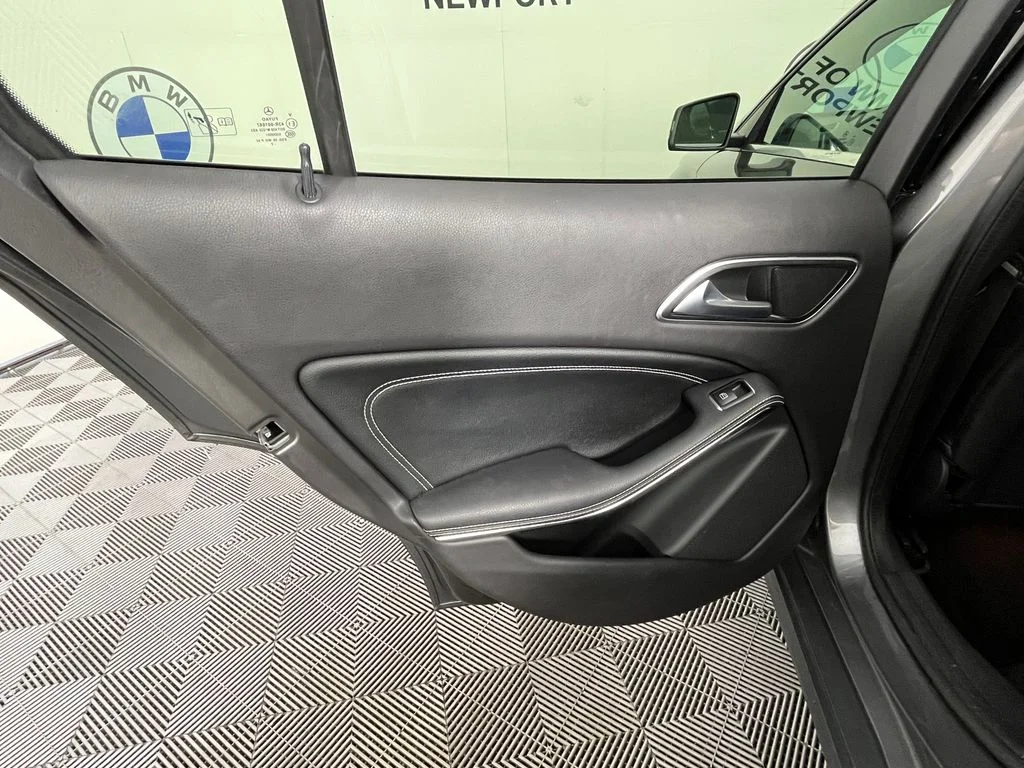 Used 2018 Gray Mercedes-Benz GLA 250 image 27