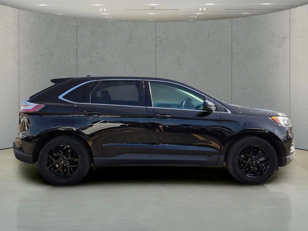 Used 2024 Black Ford SEL image 6