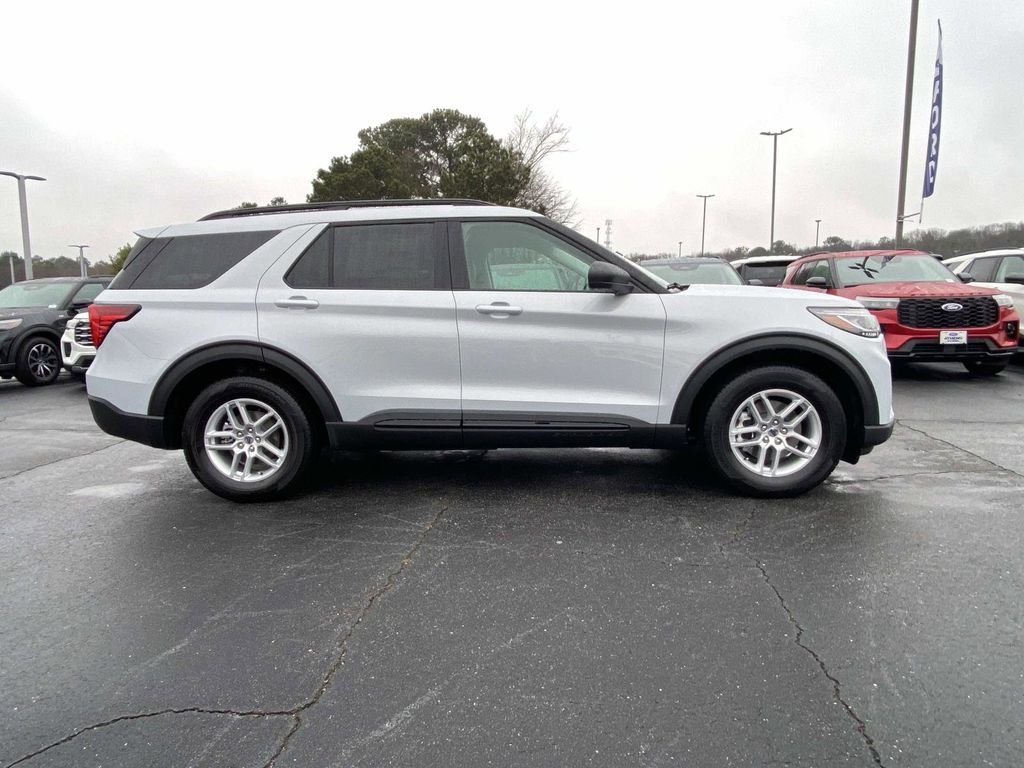 New 2026 Space White Metallic Ford Active image 2