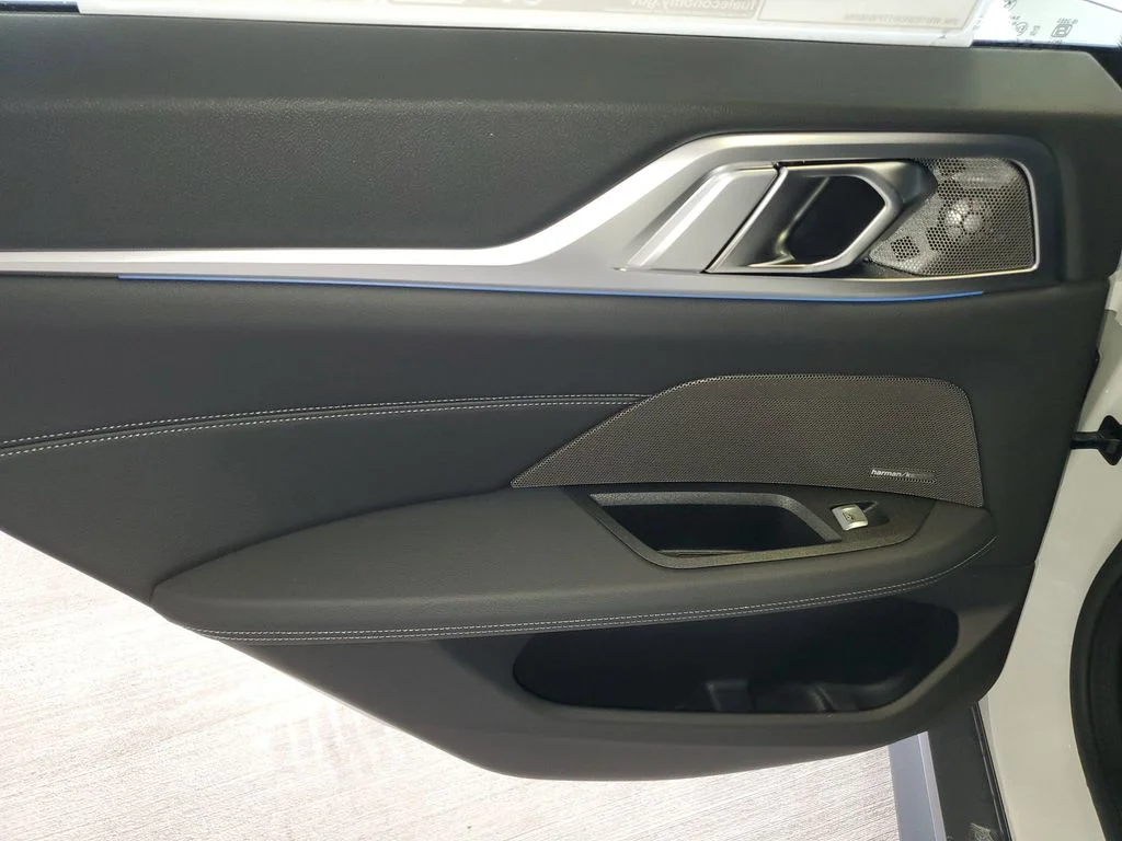 New 2026 Alpine White BMW eDrive40 image 9