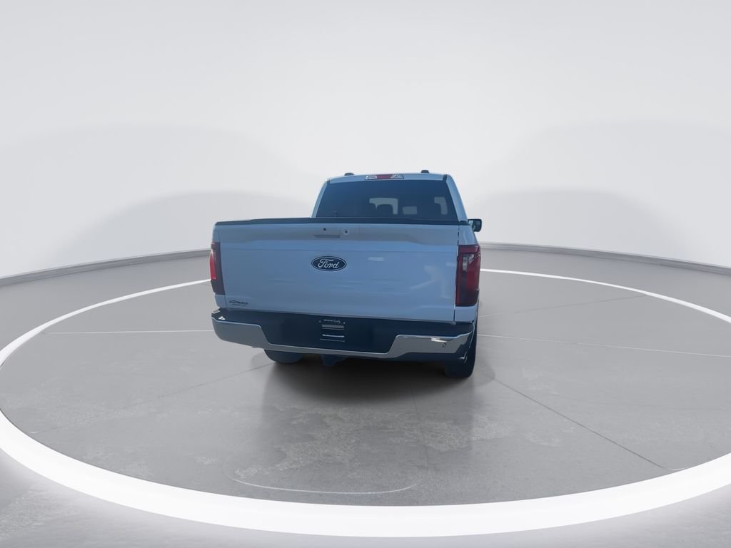 New 2026 Oxford White Ford XLT image 8