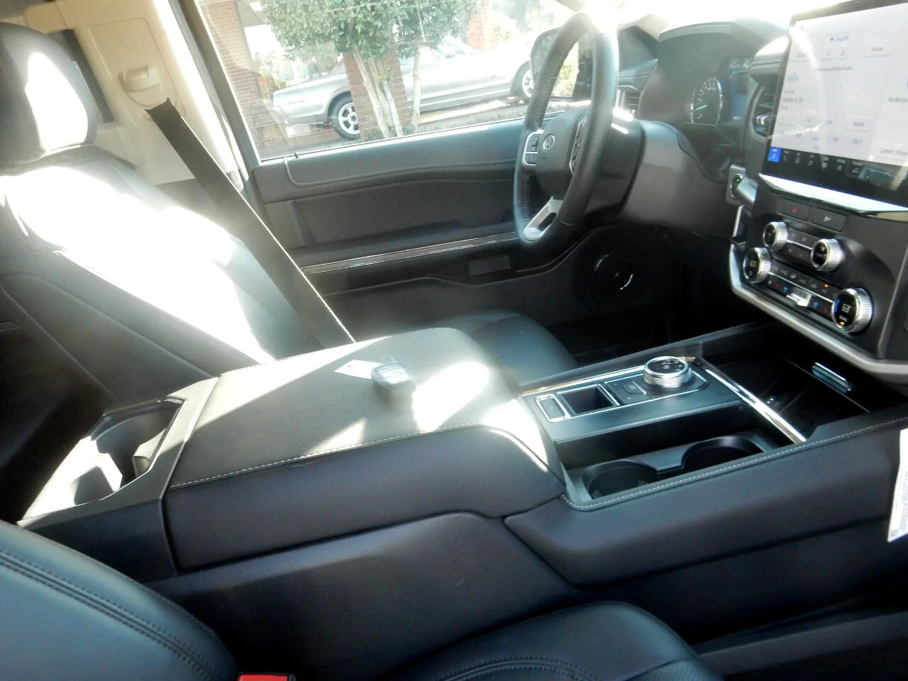New 2022 Black Ford XLT 4X2 image 20