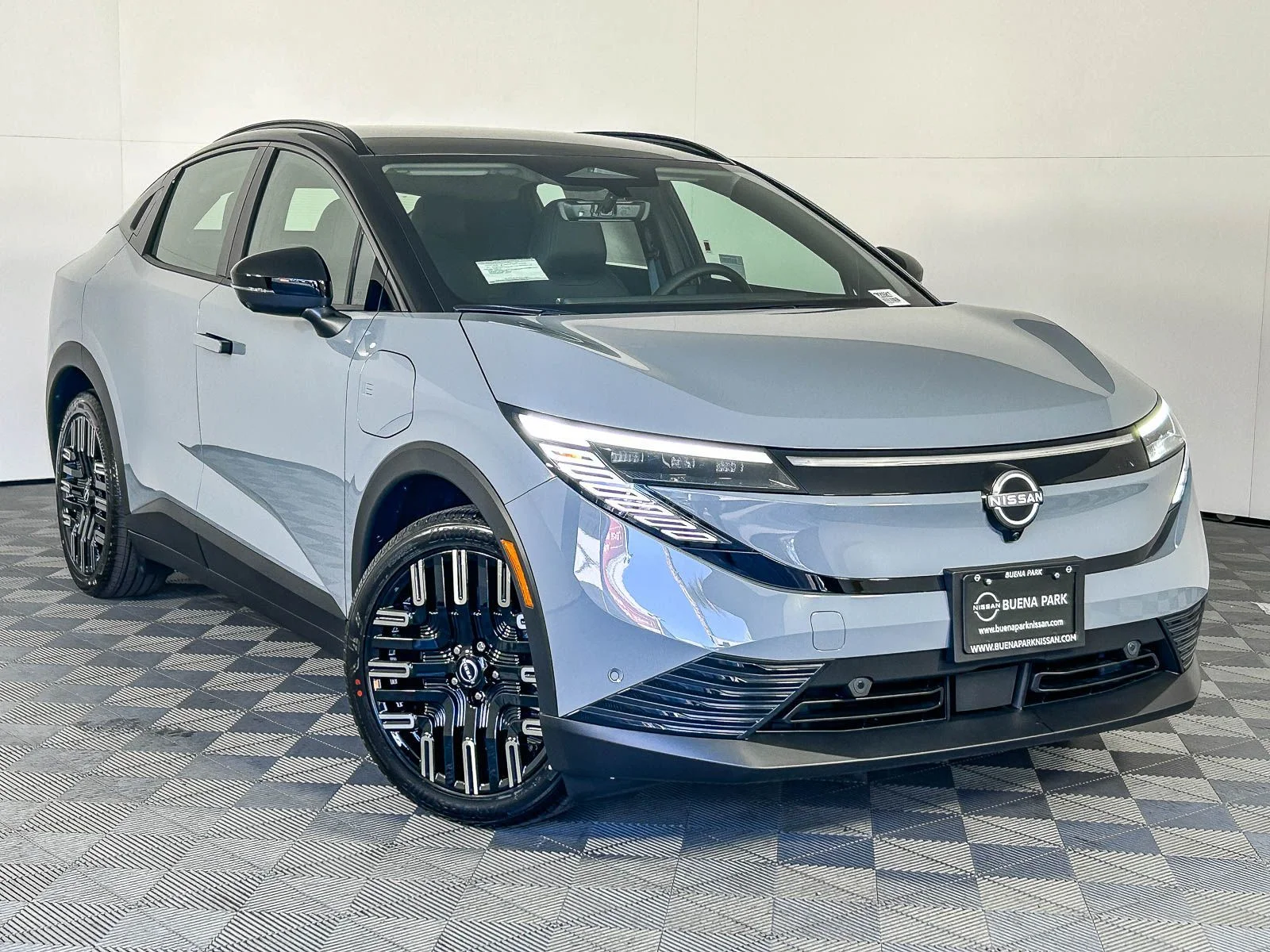2026 Nissan Leaf Platinum+'s photo