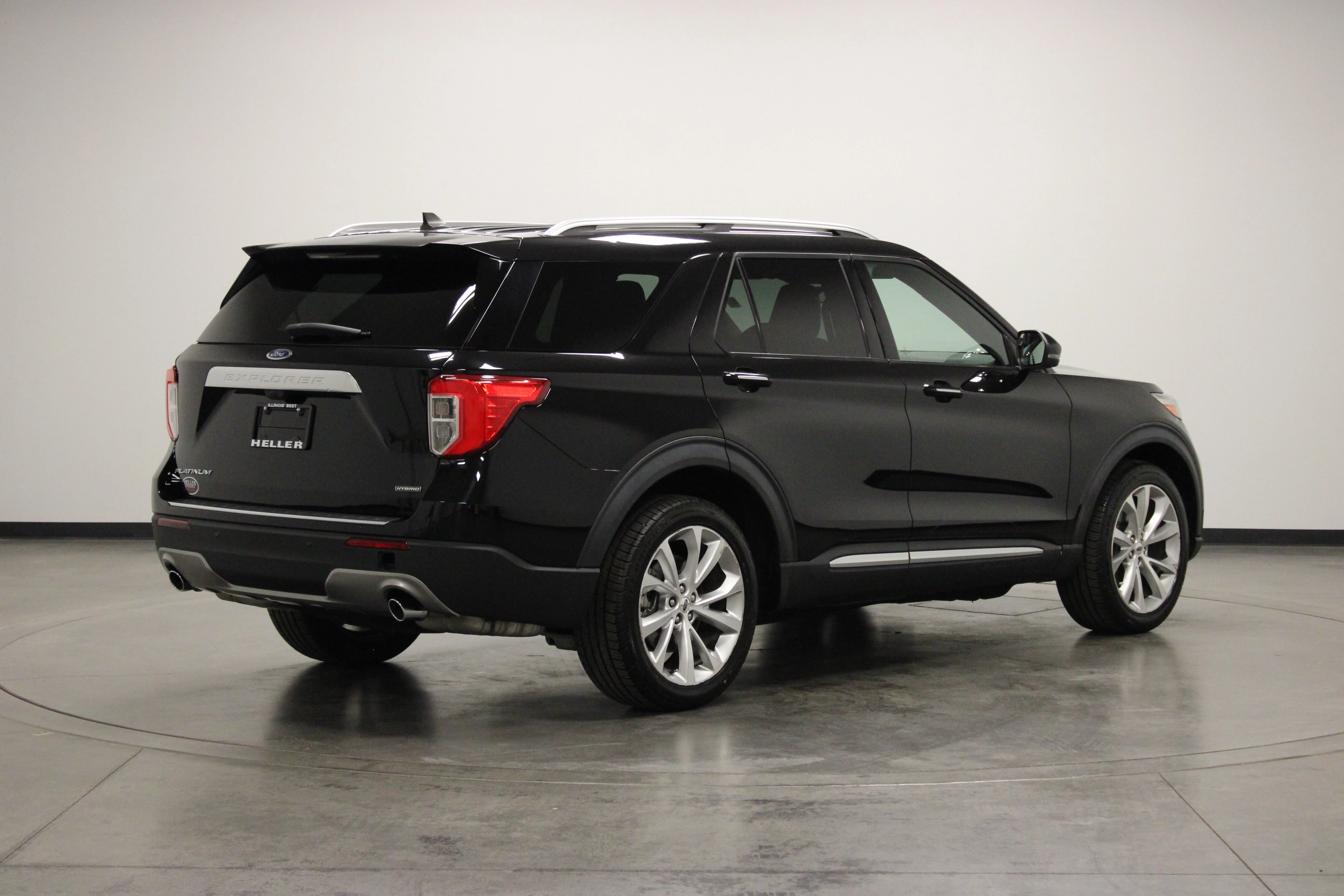 Used 2022 Agate Black Metallic Ford Platinum image 8