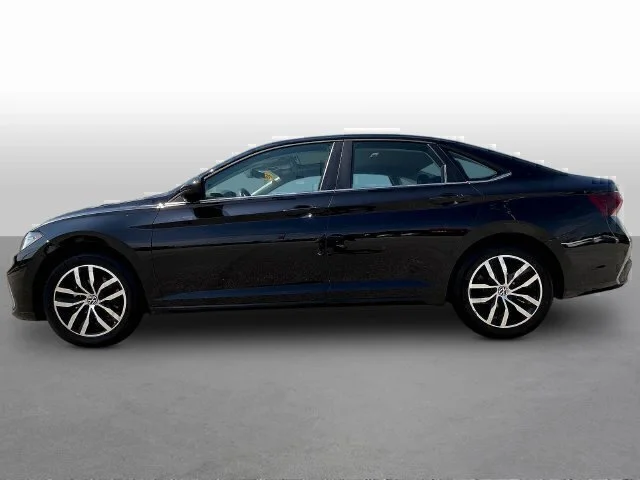 Used 2025  Volkswagen 1.5T SE image 4