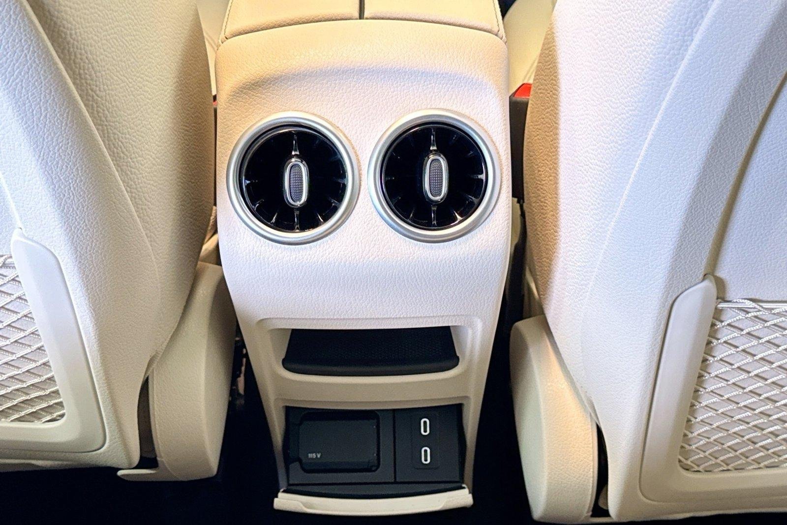 New 2026 Polar White Mercedes-Benz GLB 250 image 23
