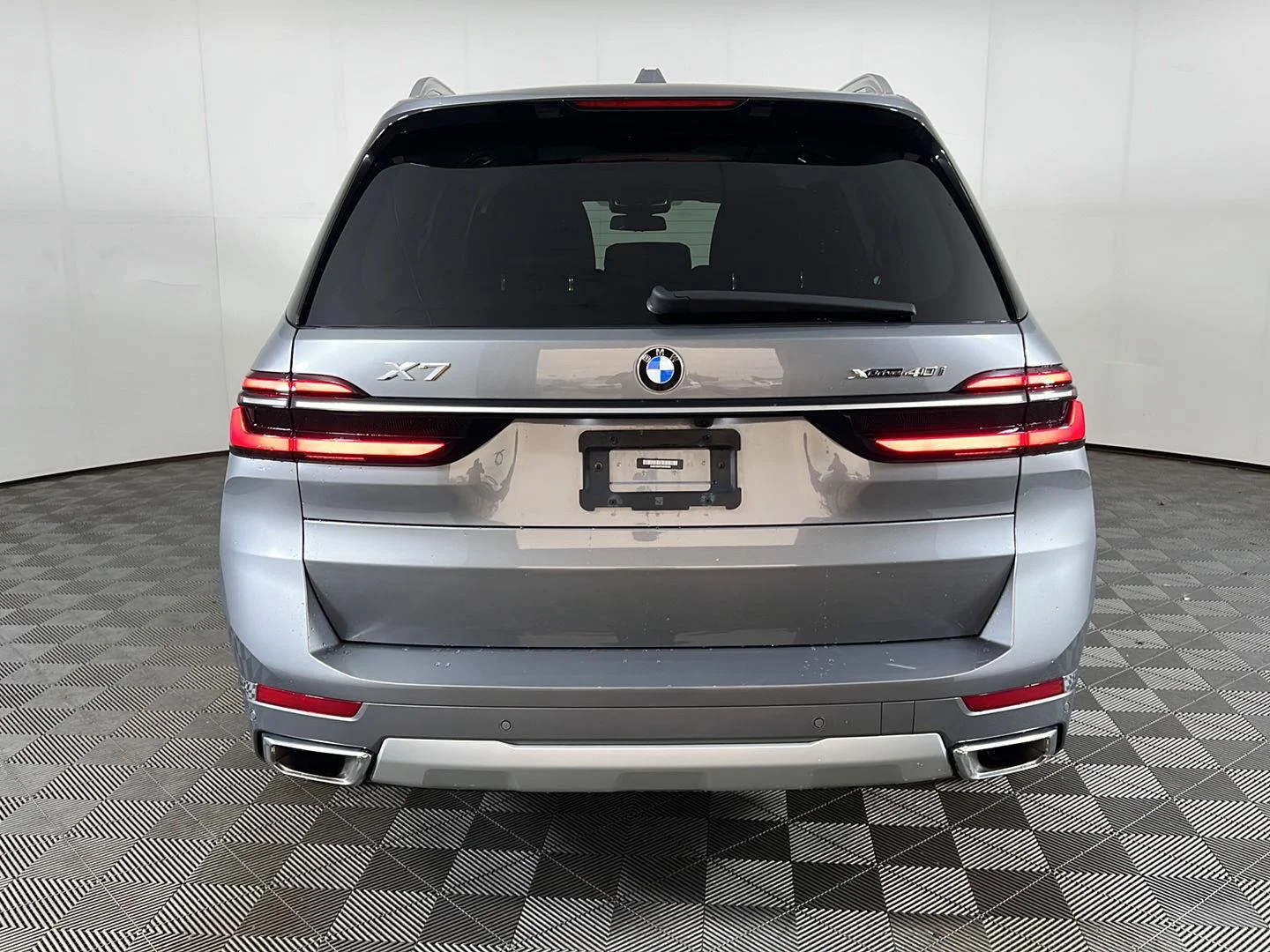 Used 2024 Skyscraper Grey Metallic BMW xDrive40i image 21