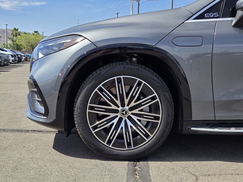 Used 2025 Selenite Gray Metallic MERCEDES-BENZ EQS 580 4MATIC® SUV image 9