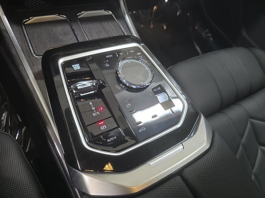 New 2026 Alpine White BMW 760i xDrive image 13