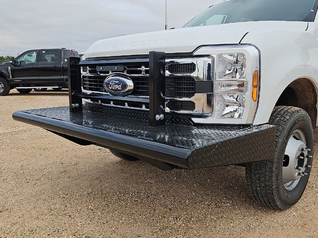 New 2026 Oxford White Ford F-350® XL image 18