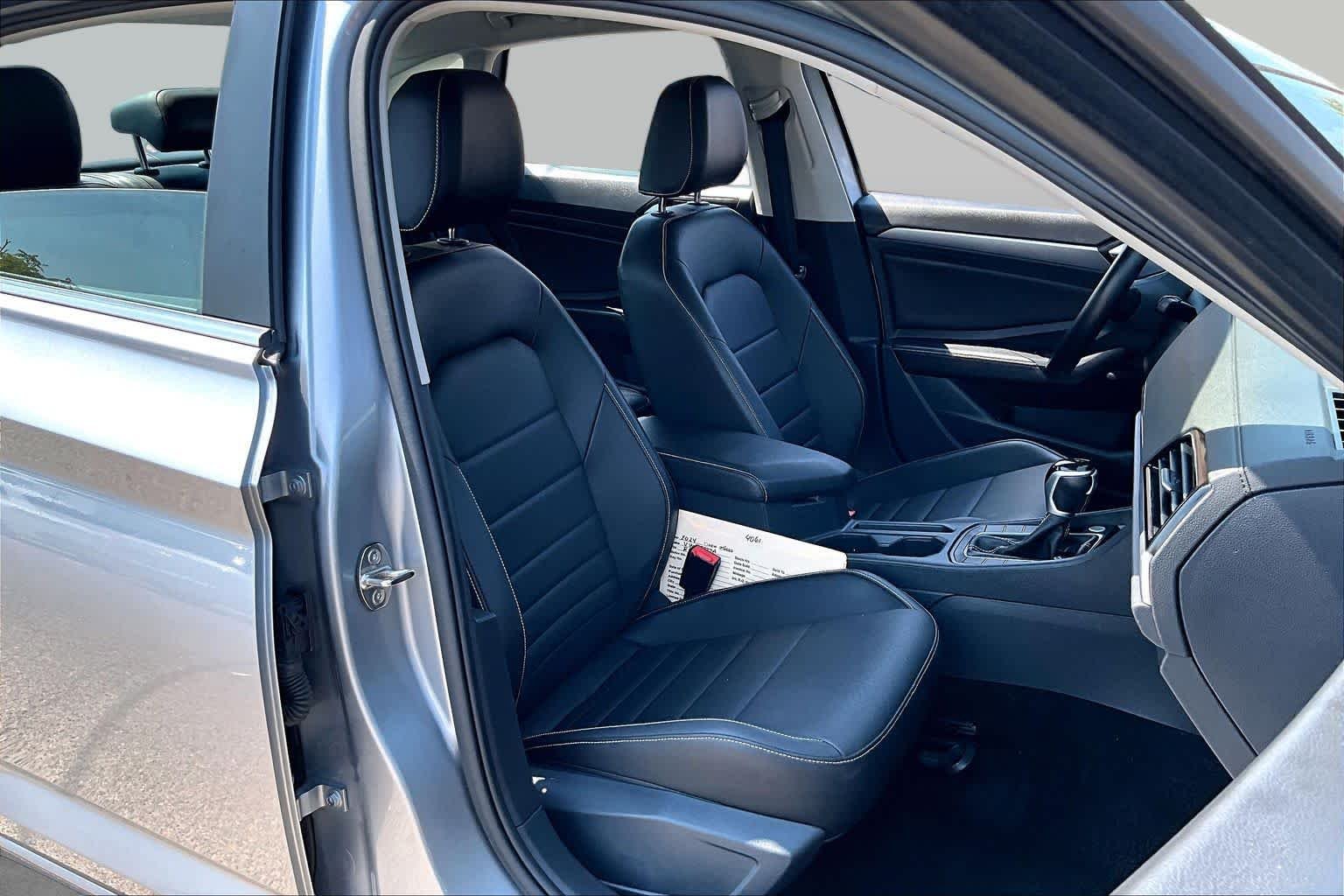 Used 2024 Deep Black Pearl Volkswagen SE image 8