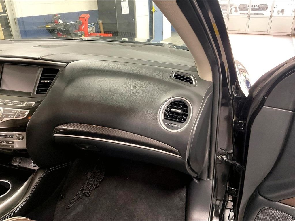 Used 2019 Black INFINITI LUXE image 13