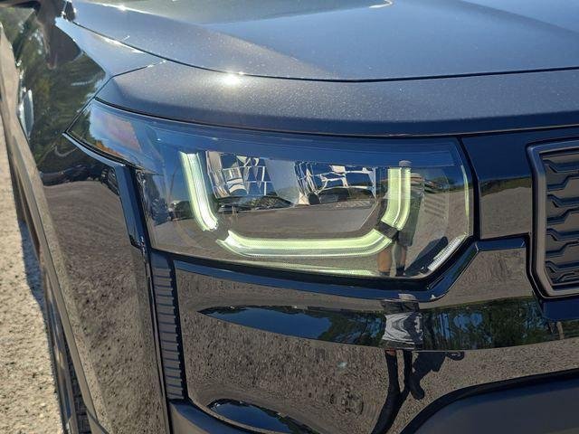 New 2026 Diamond Black Crystal Pearl-Coat Exterior Paint Jeep Overland image 7