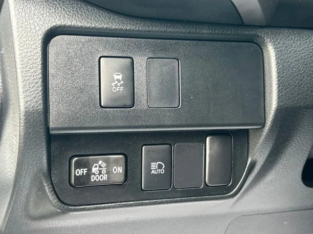 Used 2022 White Toyota SR5 image 22