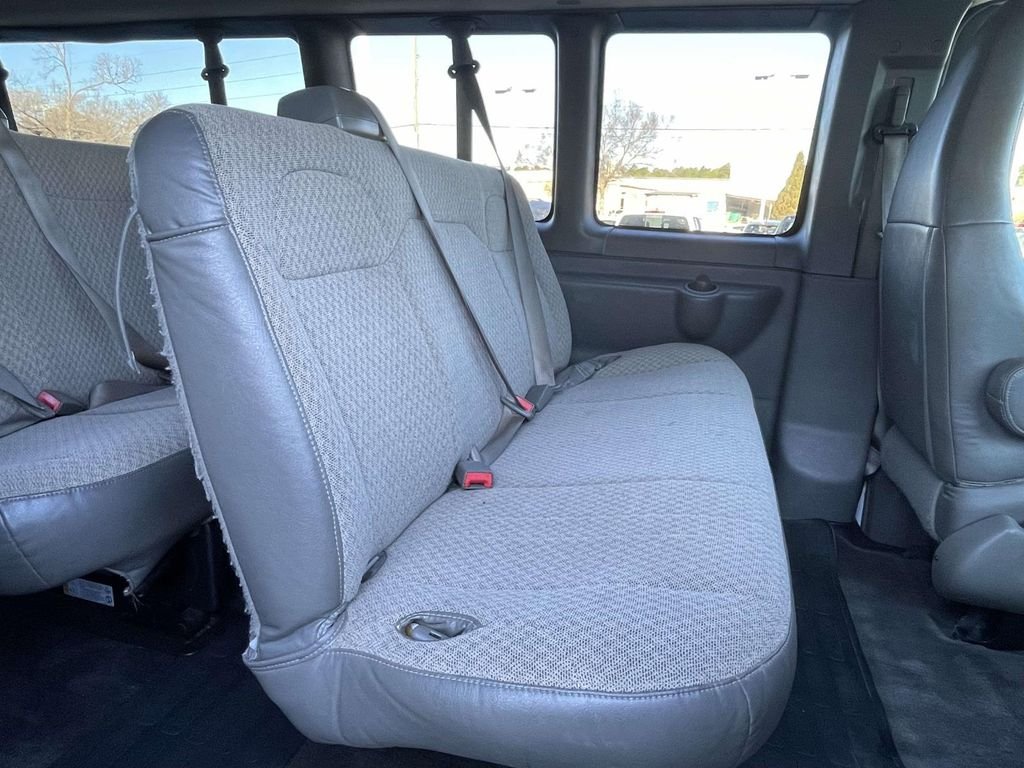 2017 Chevrolet Express Passenger LS - Photo 11