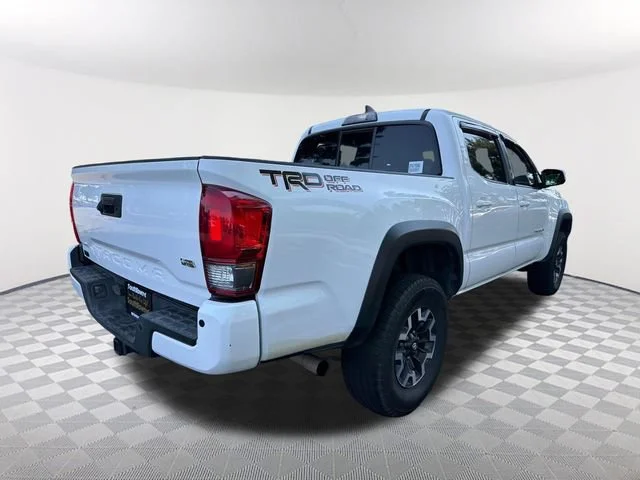 Used 2016 White Toyota SR5 image 5