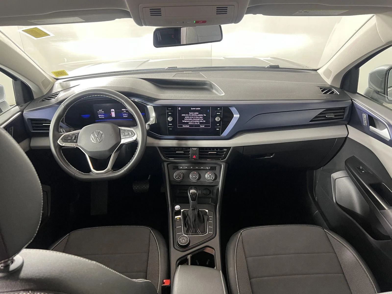 Used 2022 Gy Volkswagen SE image 2