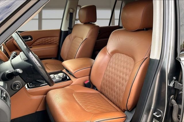 Used 2020  INFINITI  image 25