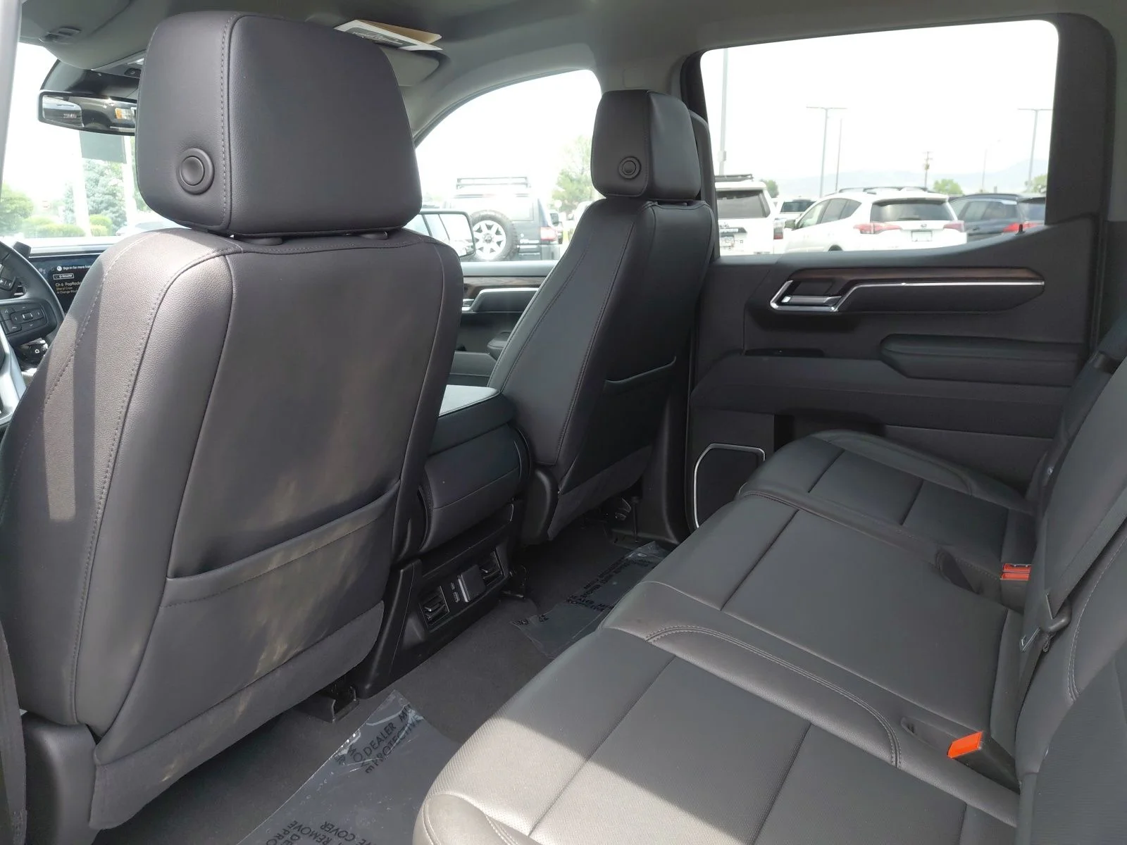 Used 2025 White GMC SLT image 27