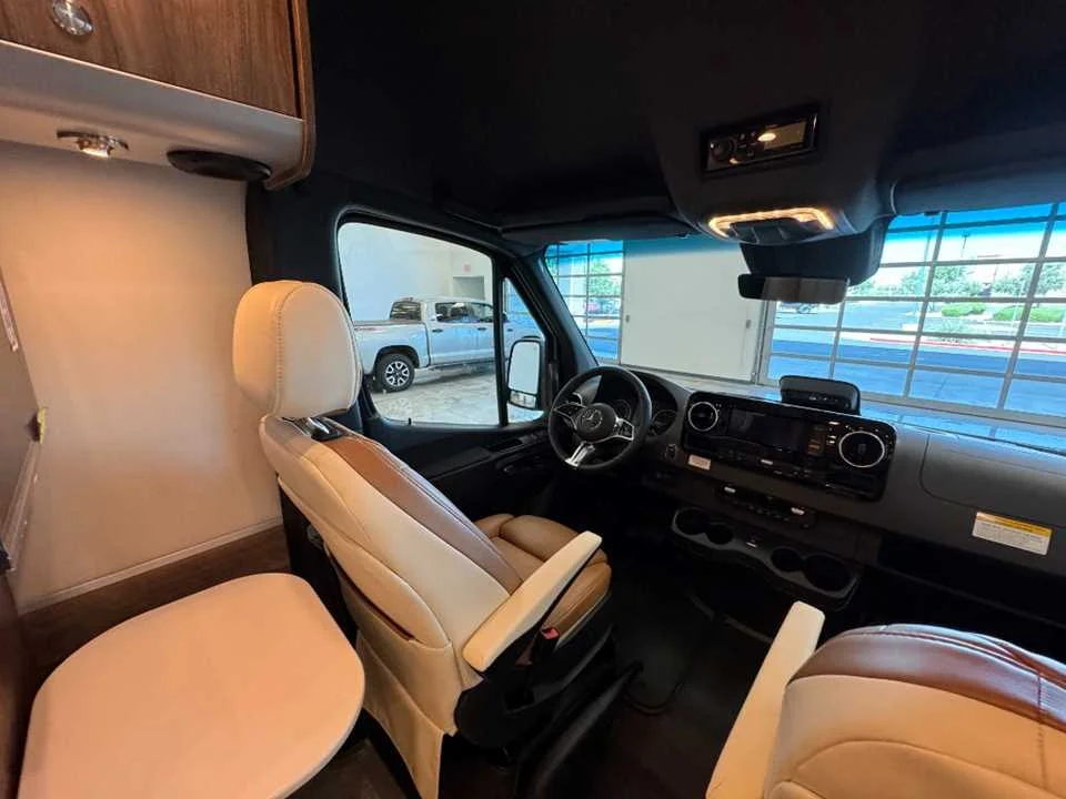 New 2027 TENORITE GREY PREMIUM METALLIC AIRSTREAM  image 19