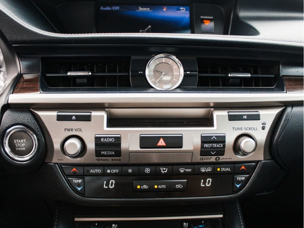 Used 2018 Nebula Gray Pearl Lexus Base image 19
