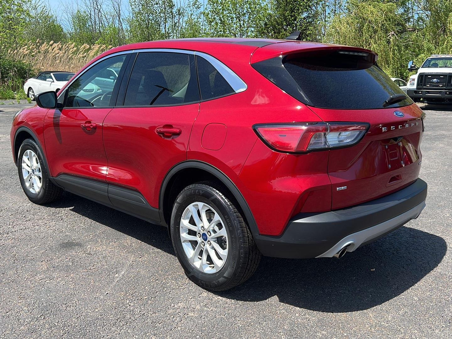 Used 2022 Rapid Red Metallic Tinted Clearcoat Ford SE image 3