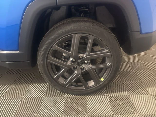 New 2026 Hydro Blue Pearl-Coat Exterior Paint Jeep Limited image 43