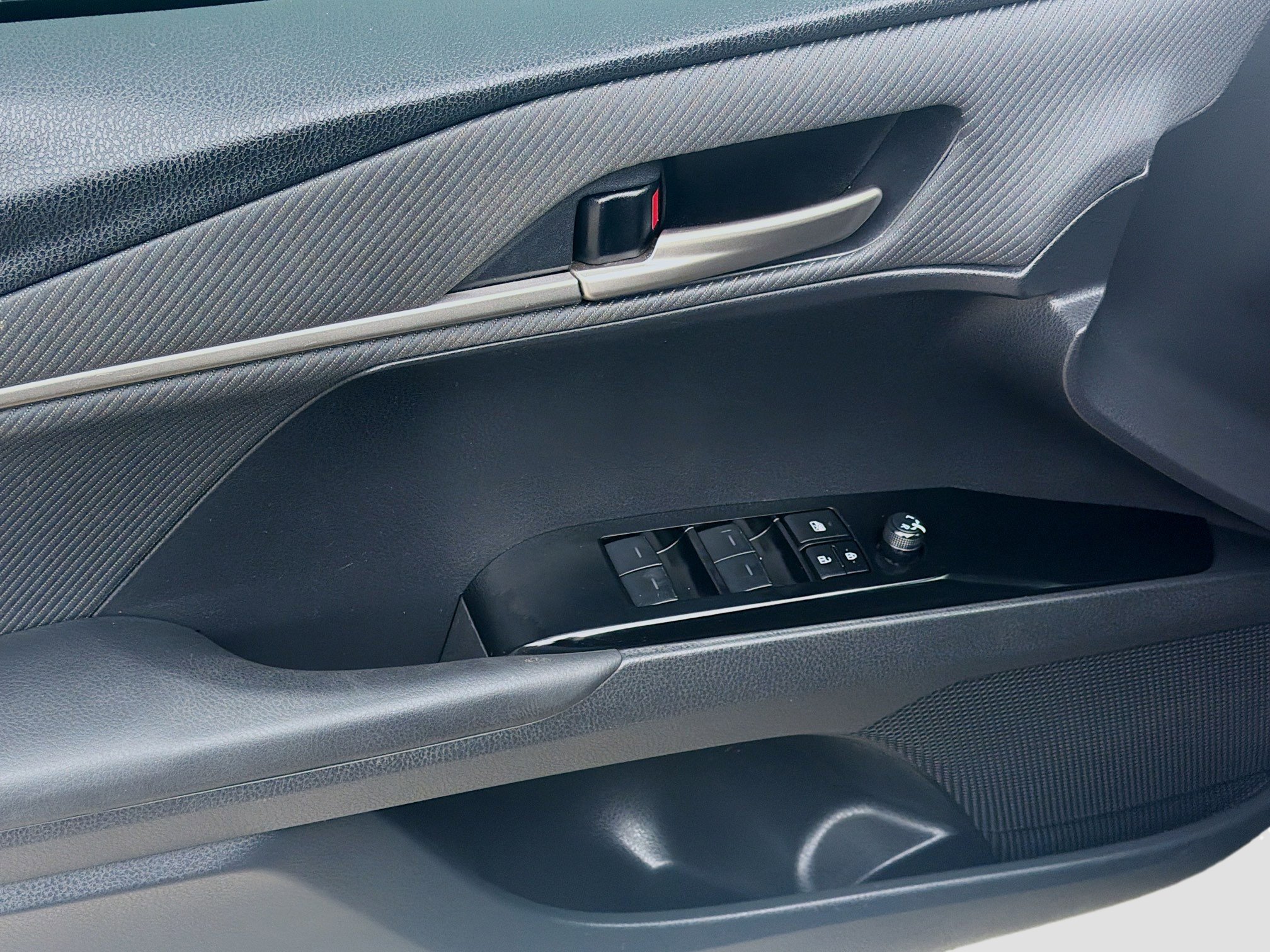 Used 2025 Underground Toyota SE image 16