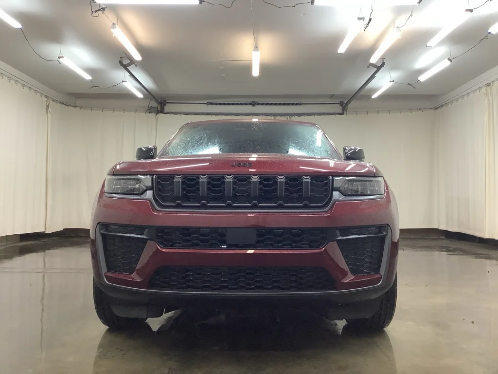 New 2026 Velvet Red Pearl-Coat Exterior Paint Jeep Laredo image 10