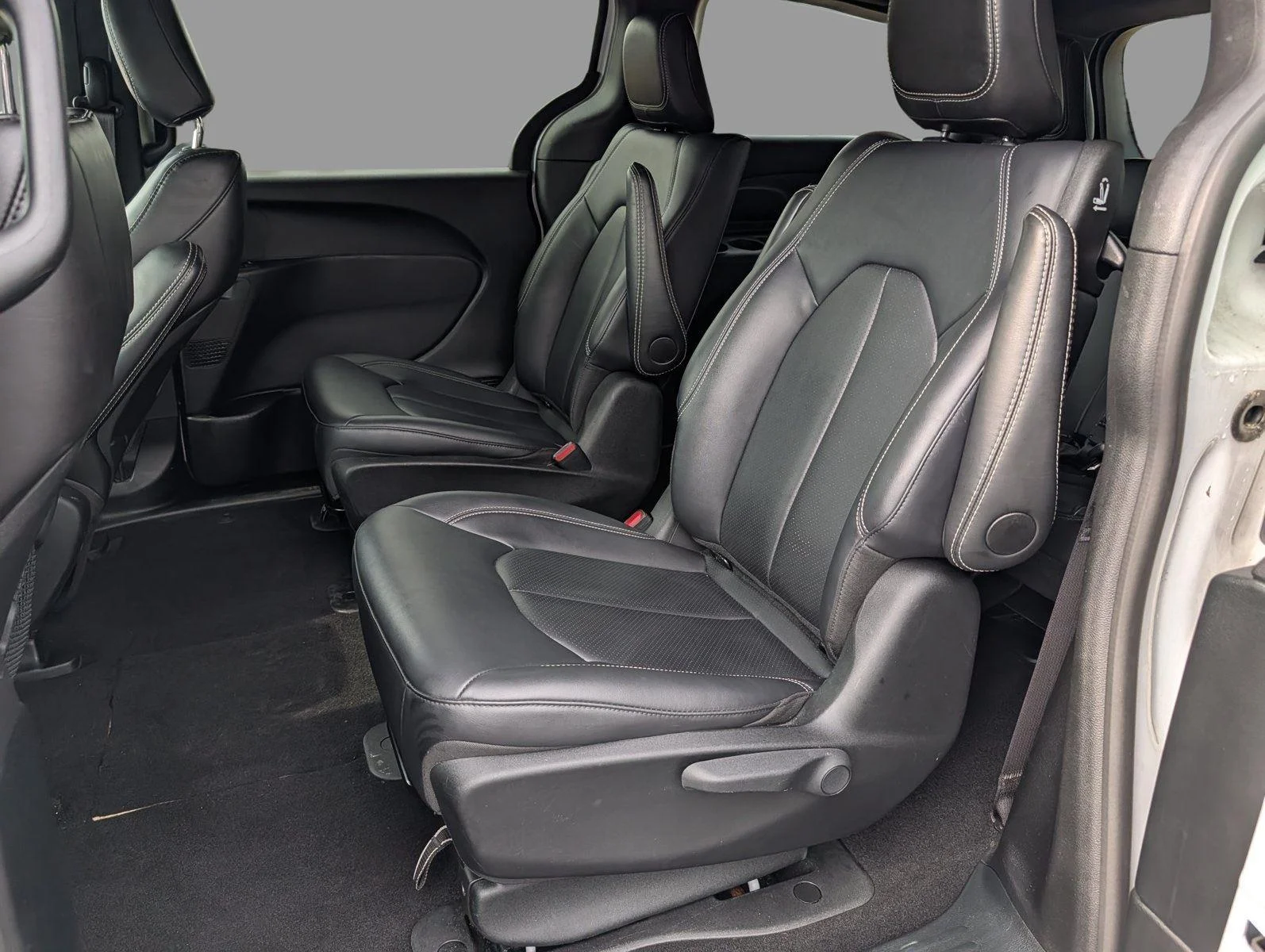 Used 2024 Bright White Clearcoat Chrysler Hybrid S Appearance Pkg image 29