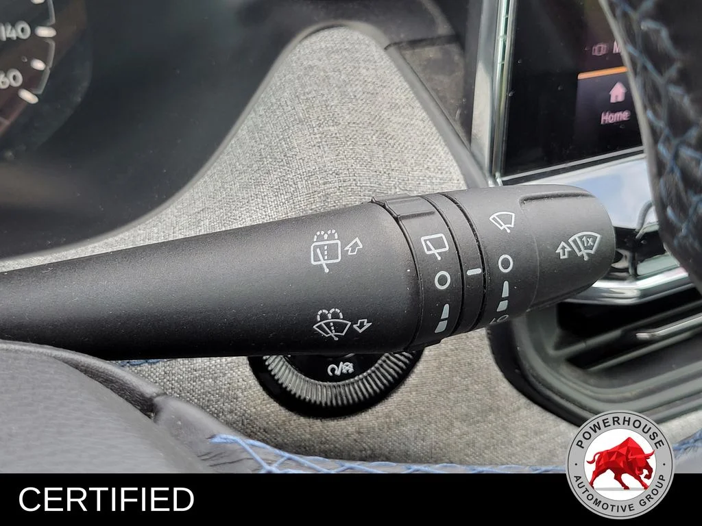 Used 2022 Red Jeep Latitude image 32