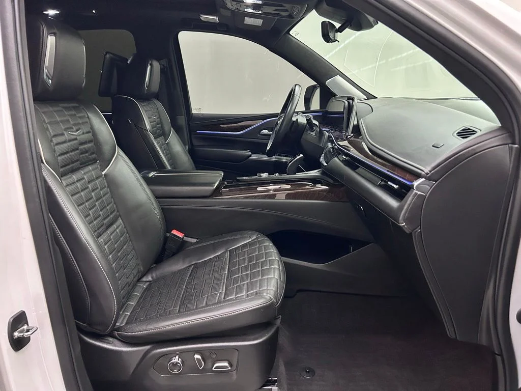Used 2022 White Cadillac Sport Platinum image 21