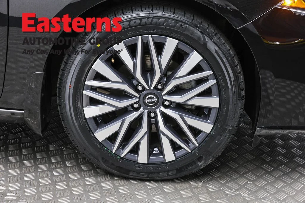 Used 2023 Black Nissan 2.5 SV image 31