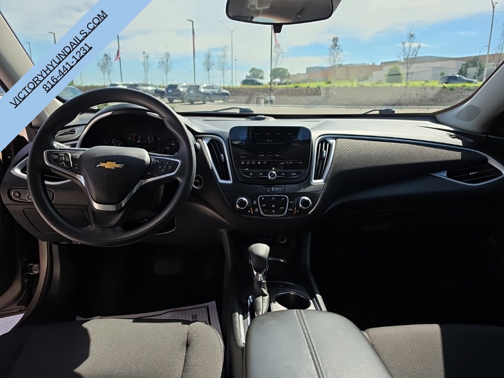 Used 2024 Gray Chevrolet LT image 27