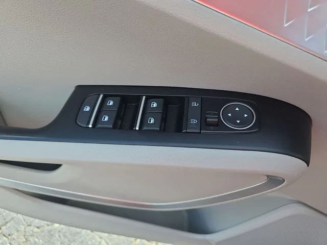 Used 2022 Black Kia LX image 28